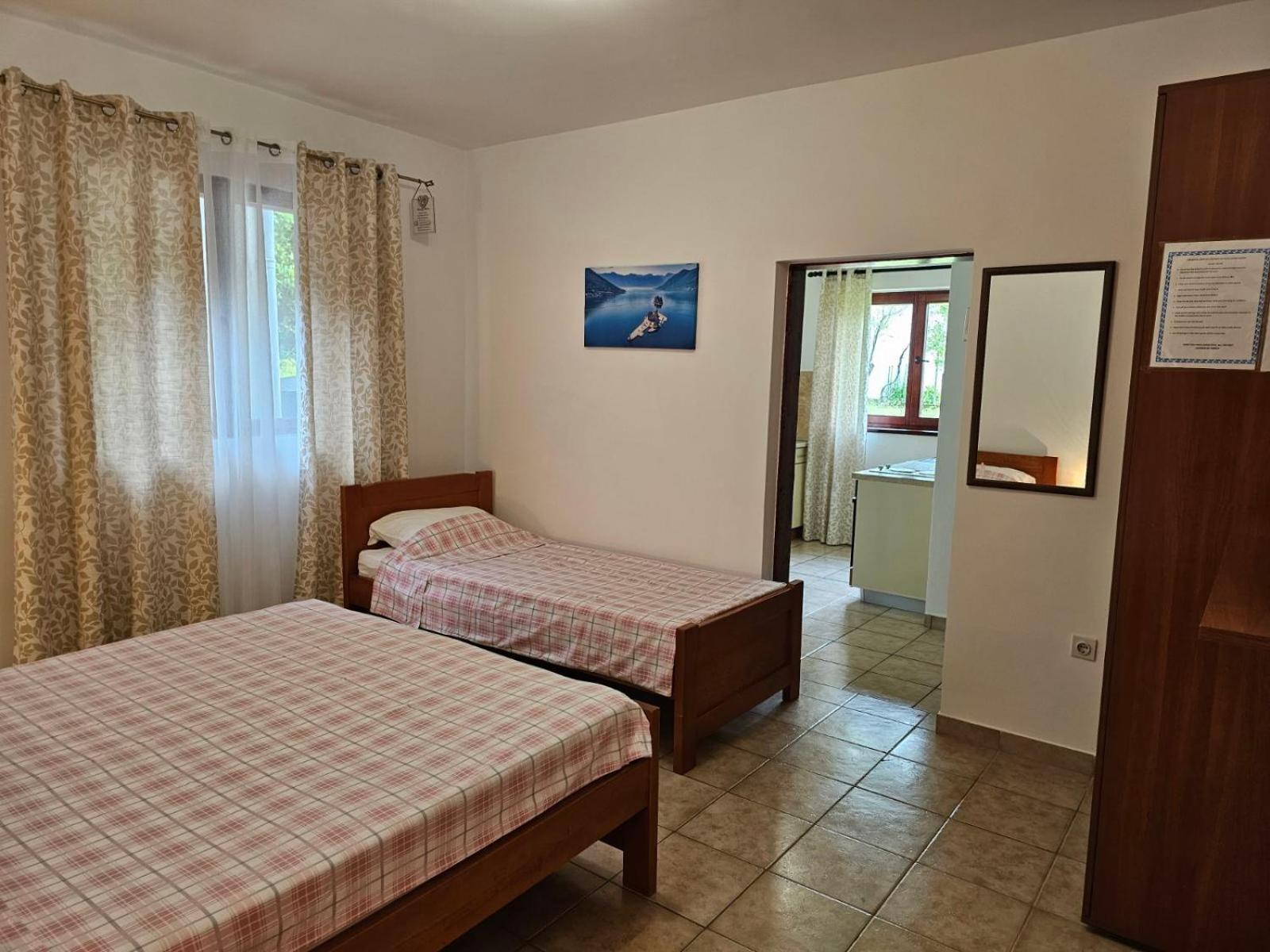 B & M Apartments Kotor Extérieur photo